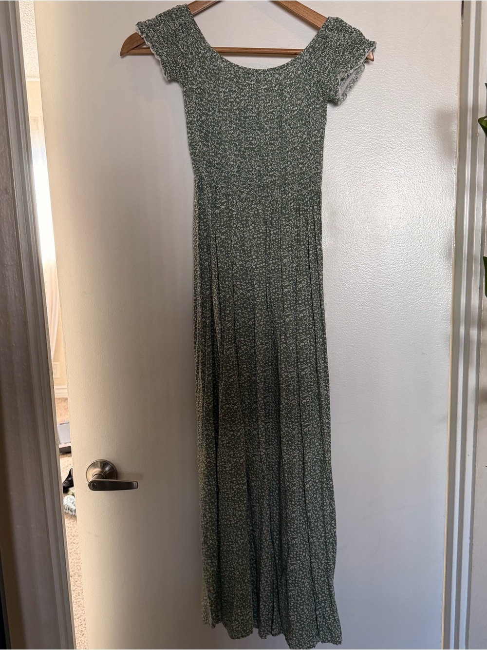 Women's Green Floral Maxi Dress - Short Sleeve Scoop Neck